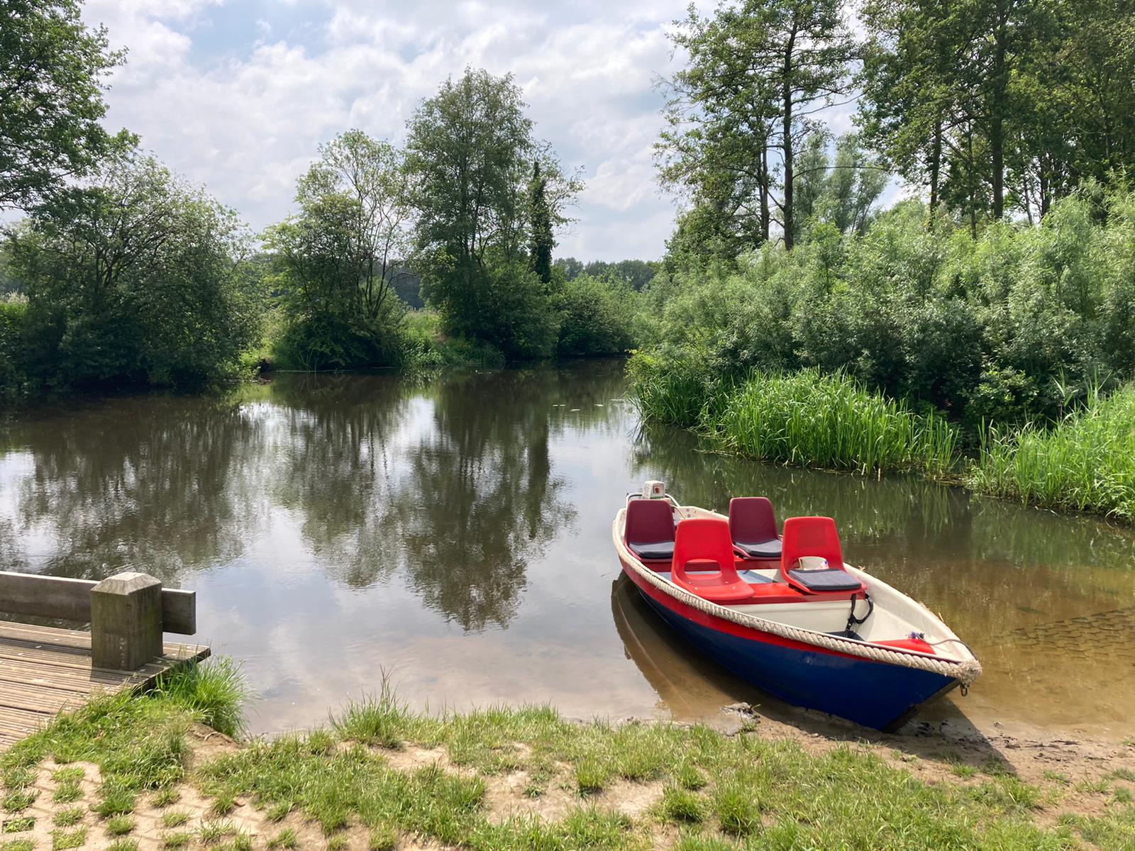 Fluisterboot (5 personen) van Schöpperts Bootverhuur in Wierden